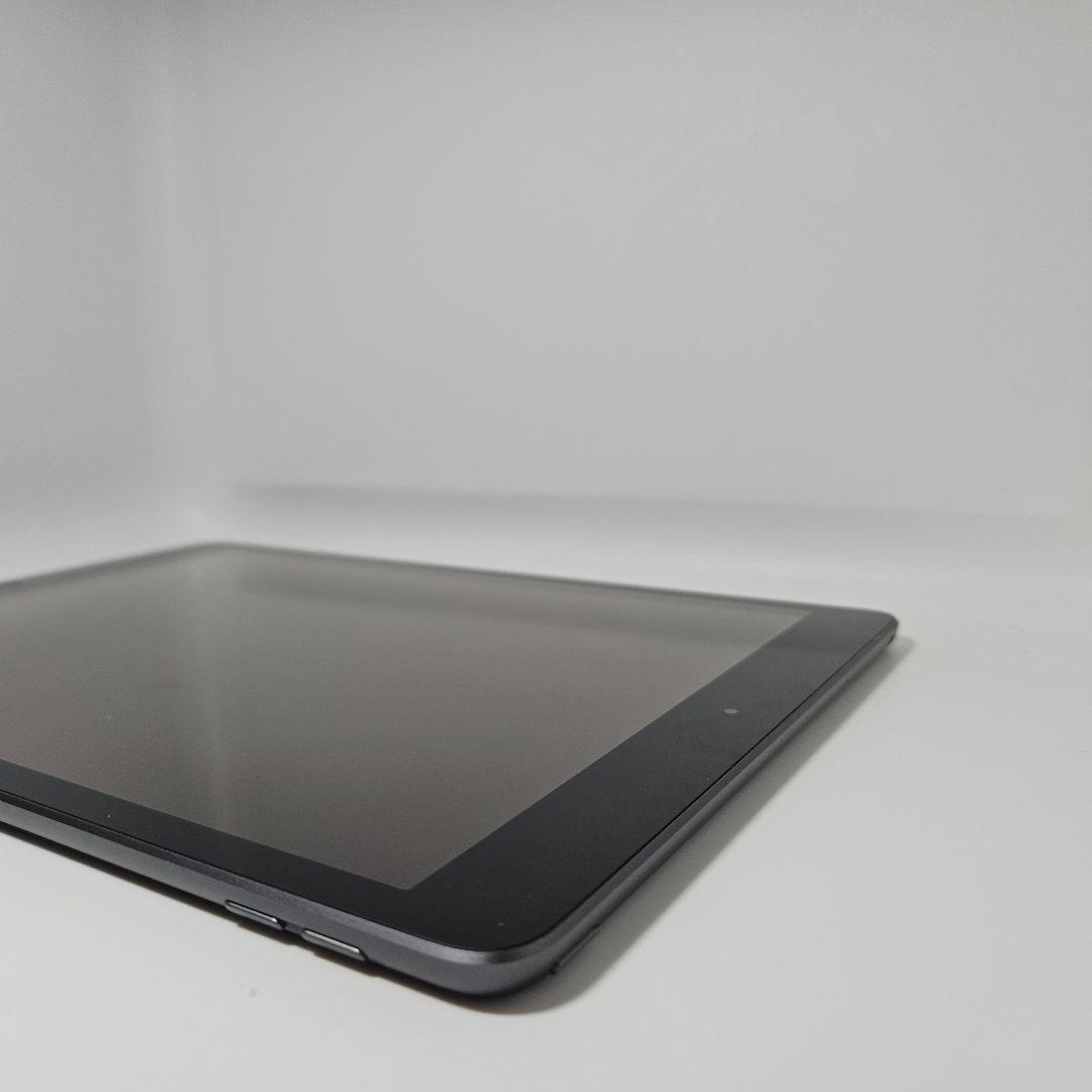 準美品 iPad 第8世代 32GB Wi-Fiモデル MYLC2J/A 本体