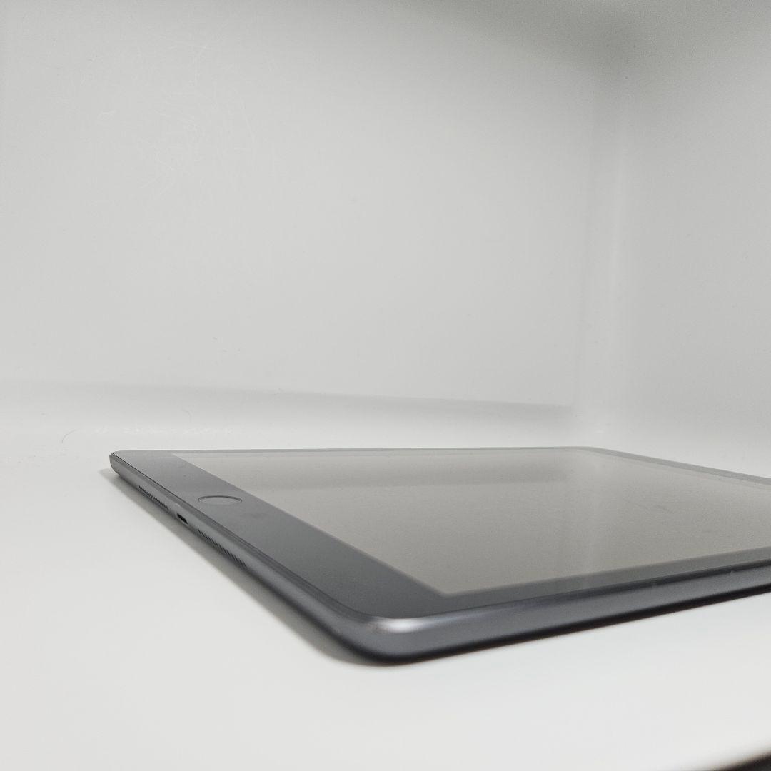 準美品 iPad 第8世代 32GB Wi-Fiモデル MYLC2J/A 本体