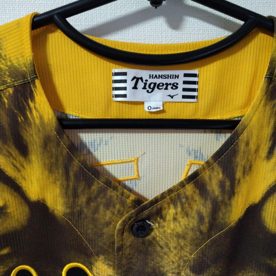 阪神タイガース 佐藤選手 8番ユニフォーム