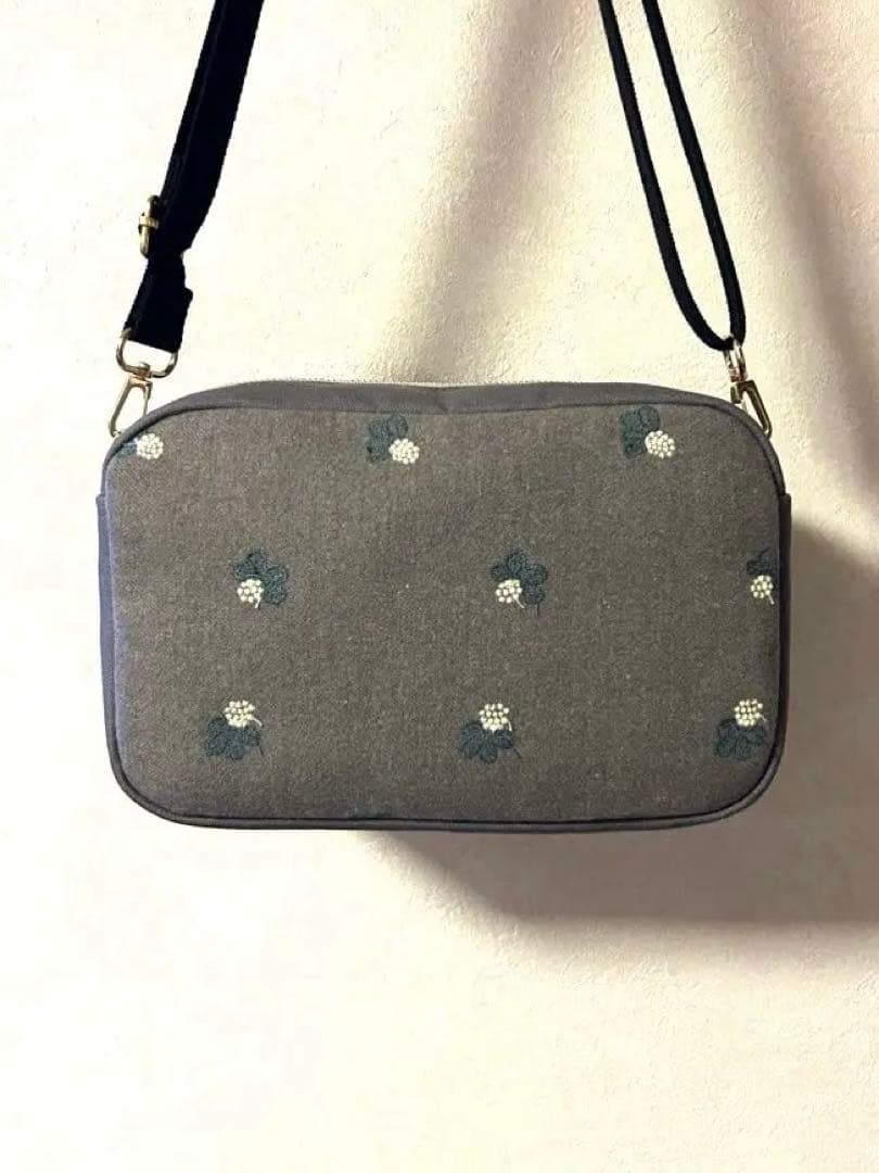 ミナペルホネン light berry dopショルダーバック