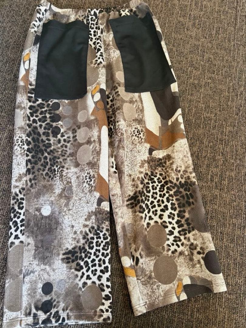 GK伊太利屋 アニマルプリントパンツ ビジュー付き　13号　黒茶系