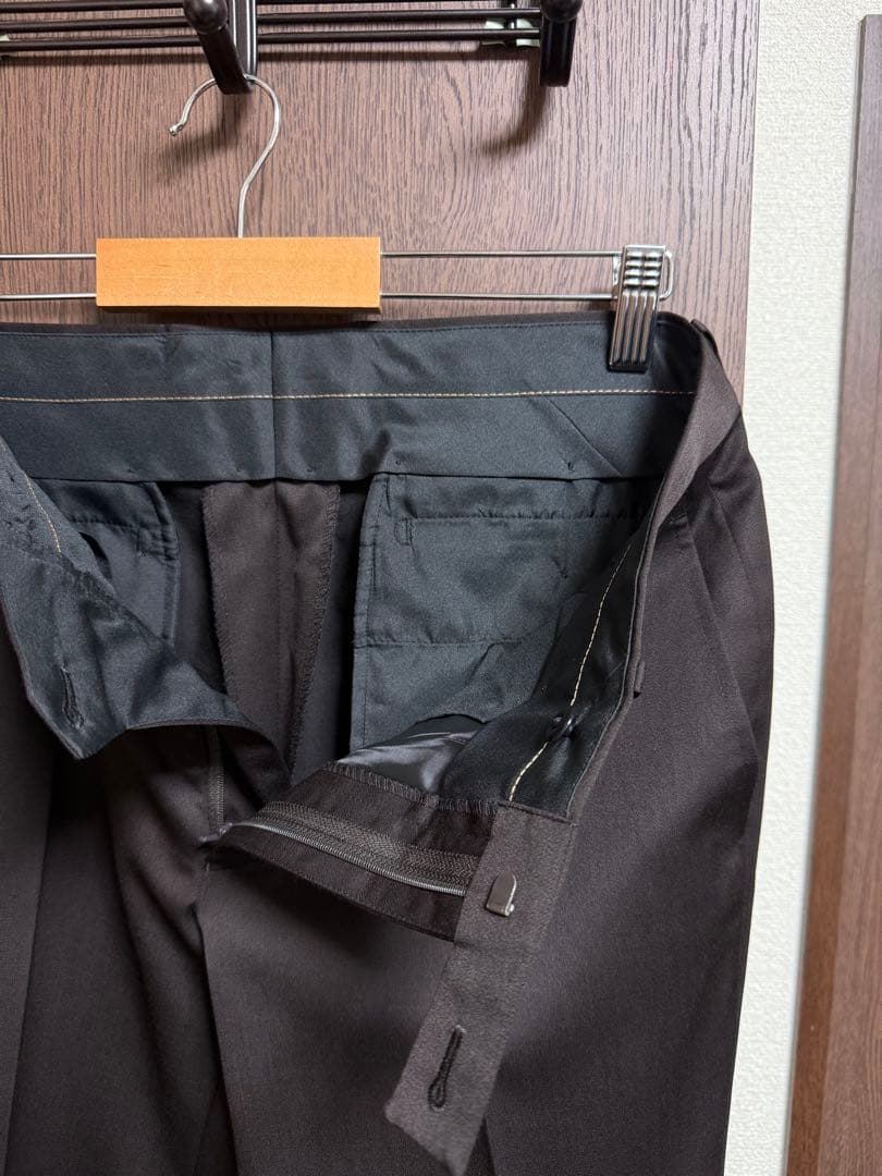 A6新品未使用！秋冬に最高！素敵なブラウン無地3ピーススーツ！希少サンプル品！