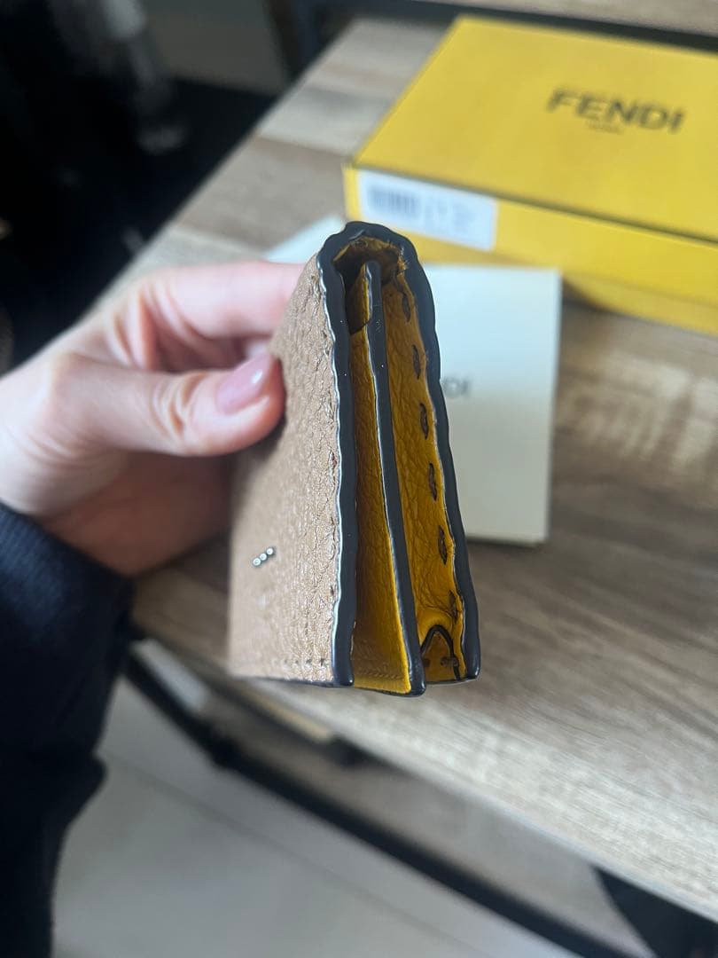【美品】FENDI ベージュ レザー 名刺入れ