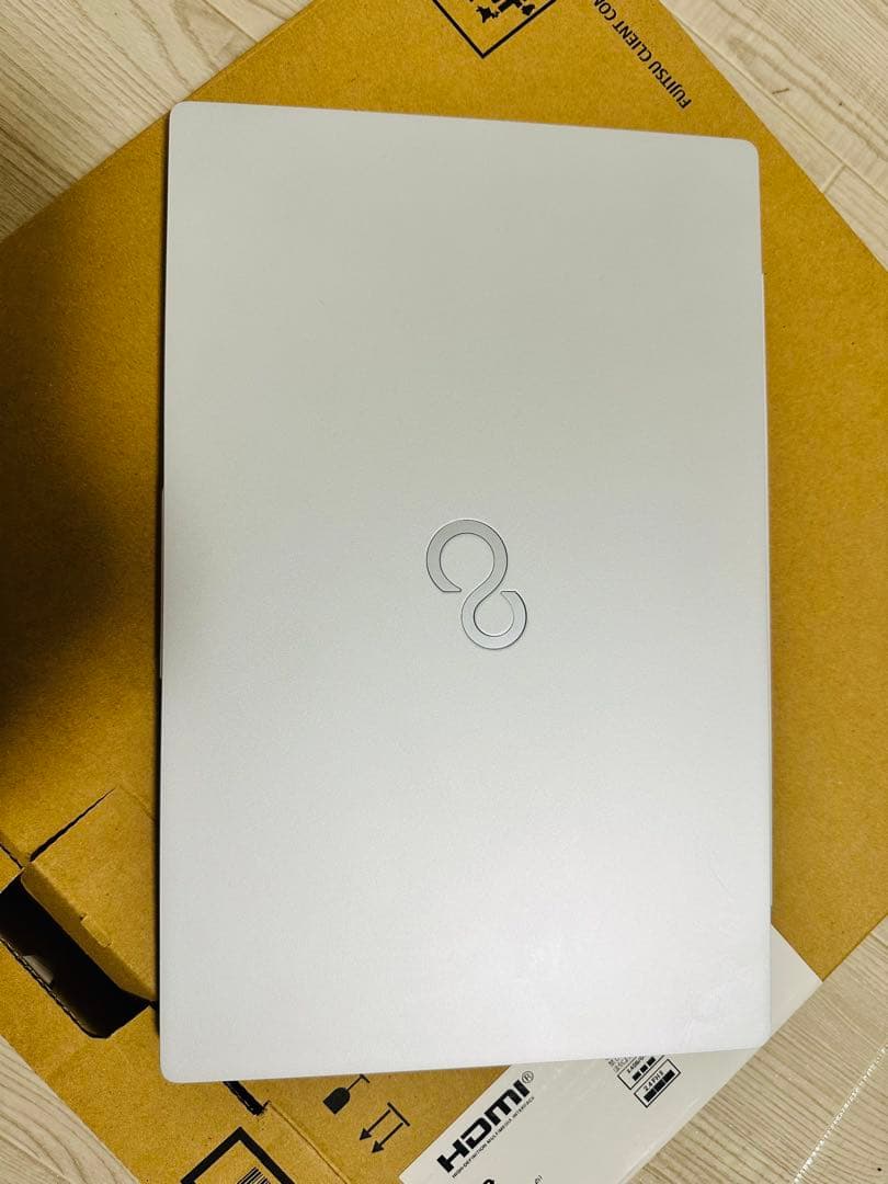 超美品　富士通LIFEBOOK UH77/E3