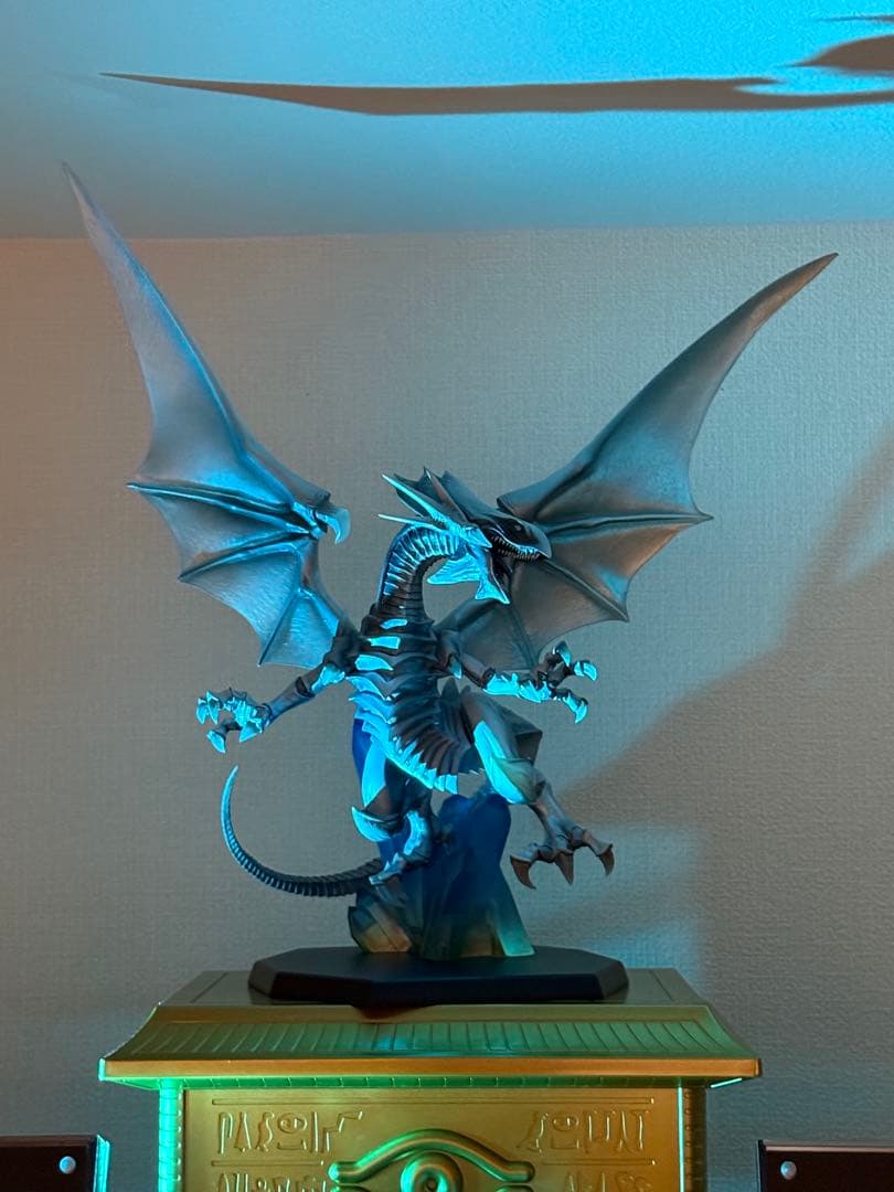 ARTWORKSMONSTERS青眼の白龍Holographicフィギュア