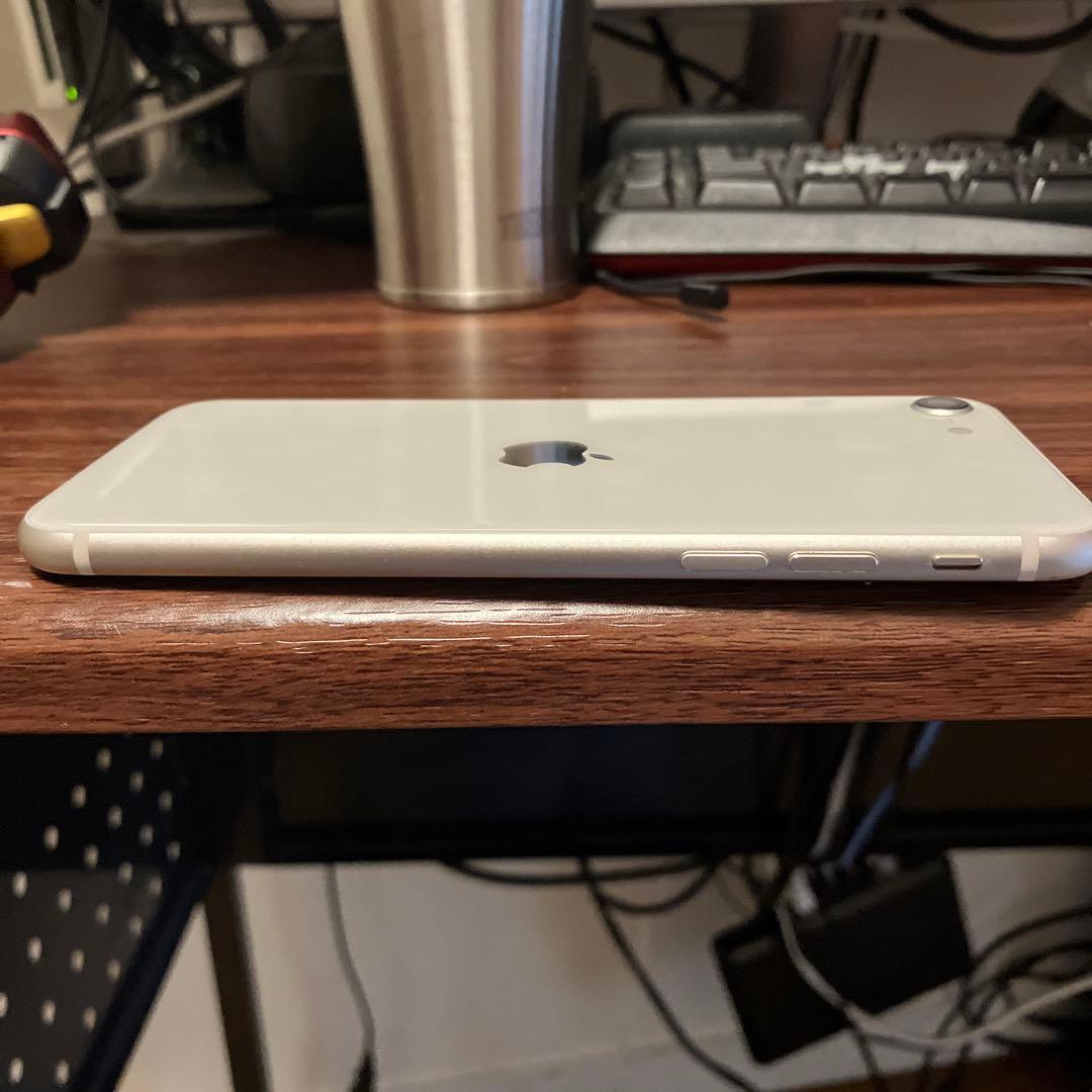 iPhone se3 本体　64GB スターライト　白　ホワイト