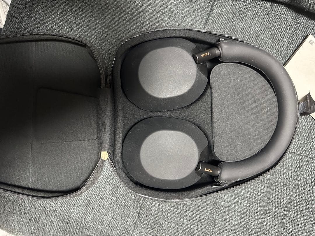 SONYソニーワイヤレスヘッドフォン WH-1000XM5 ブラック➕カバー付き