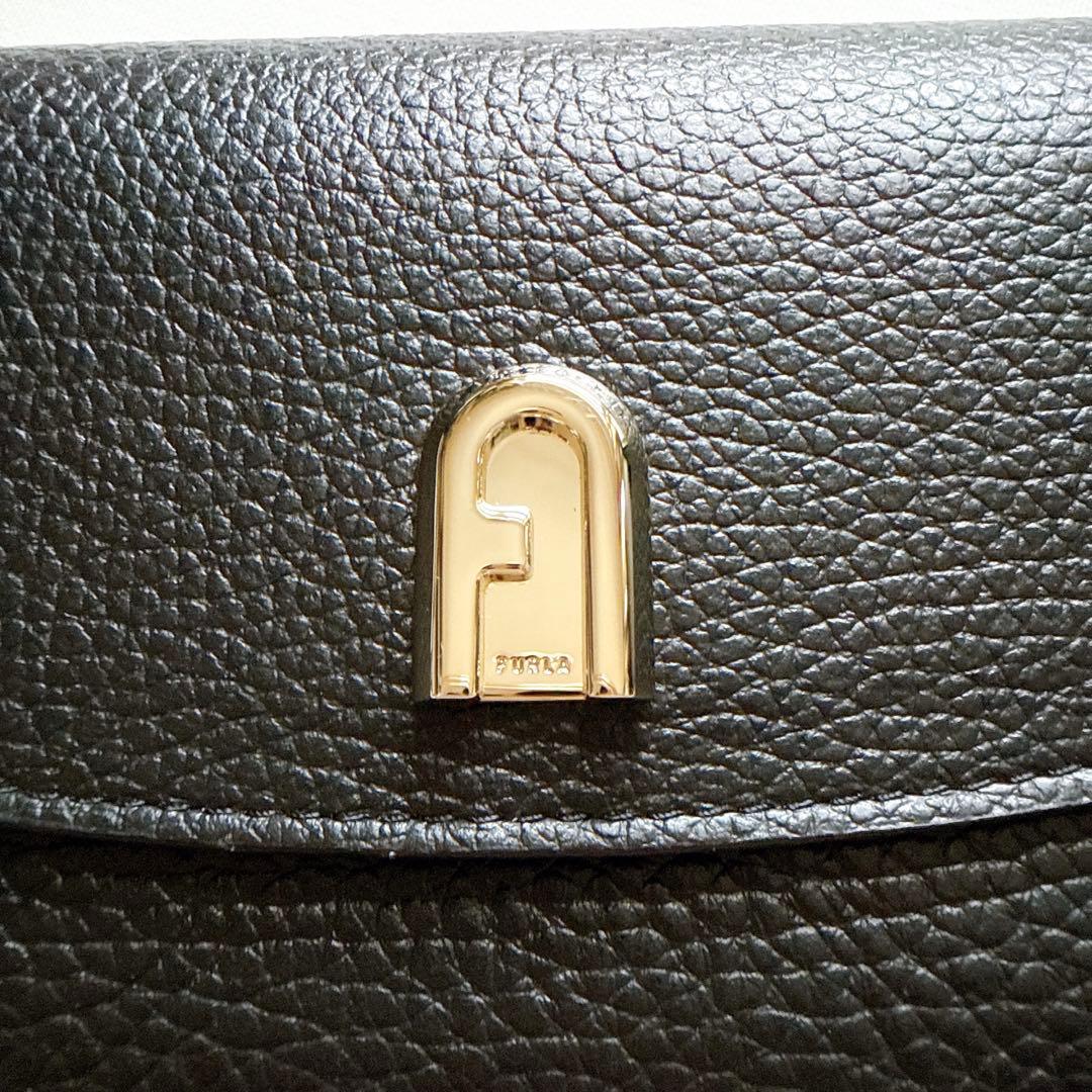 【訳あり・箱付き未使用品】フルラ　スリーク　フラップ式長財布　レザー　アーチロゴ