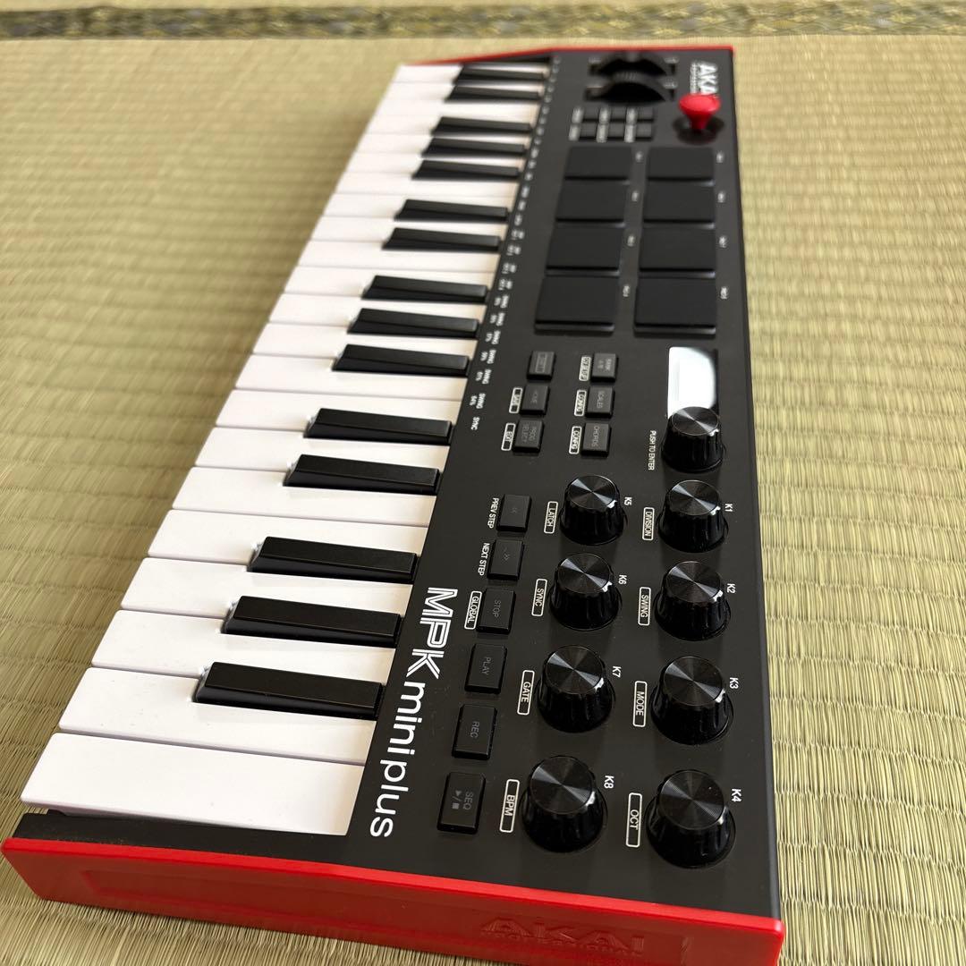 AKAI MPK mini plus 37鍵盤　MIDIキーボード