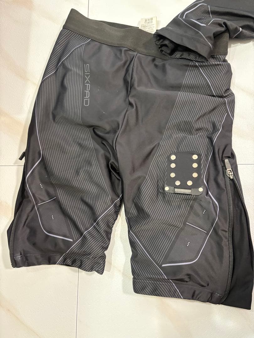 セ*レ様 正規品 SIXPAD Mサイズ メンズ パワースーツ 上下セット シッ