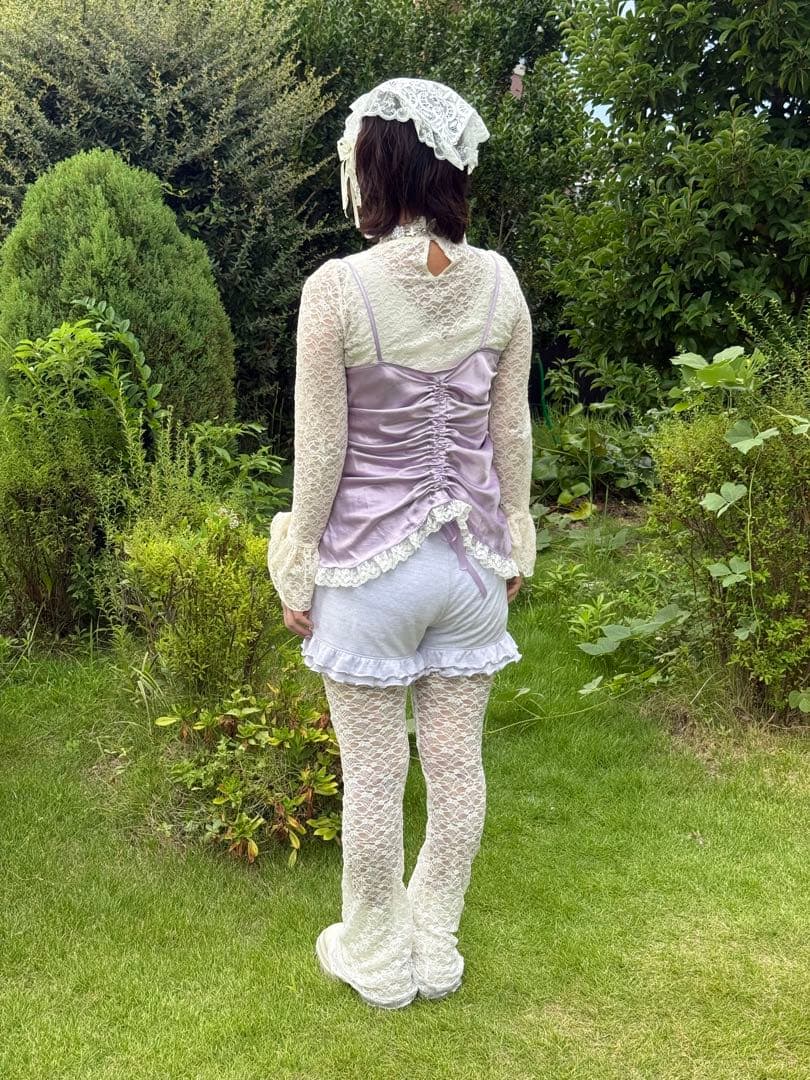 紫色レース付きキャミソール