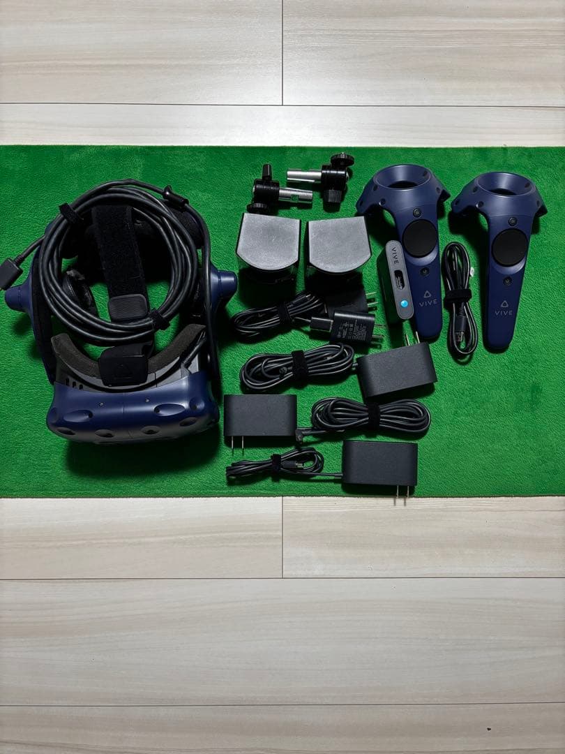 HTC Vive VRヘッドセットとコントローラーセット