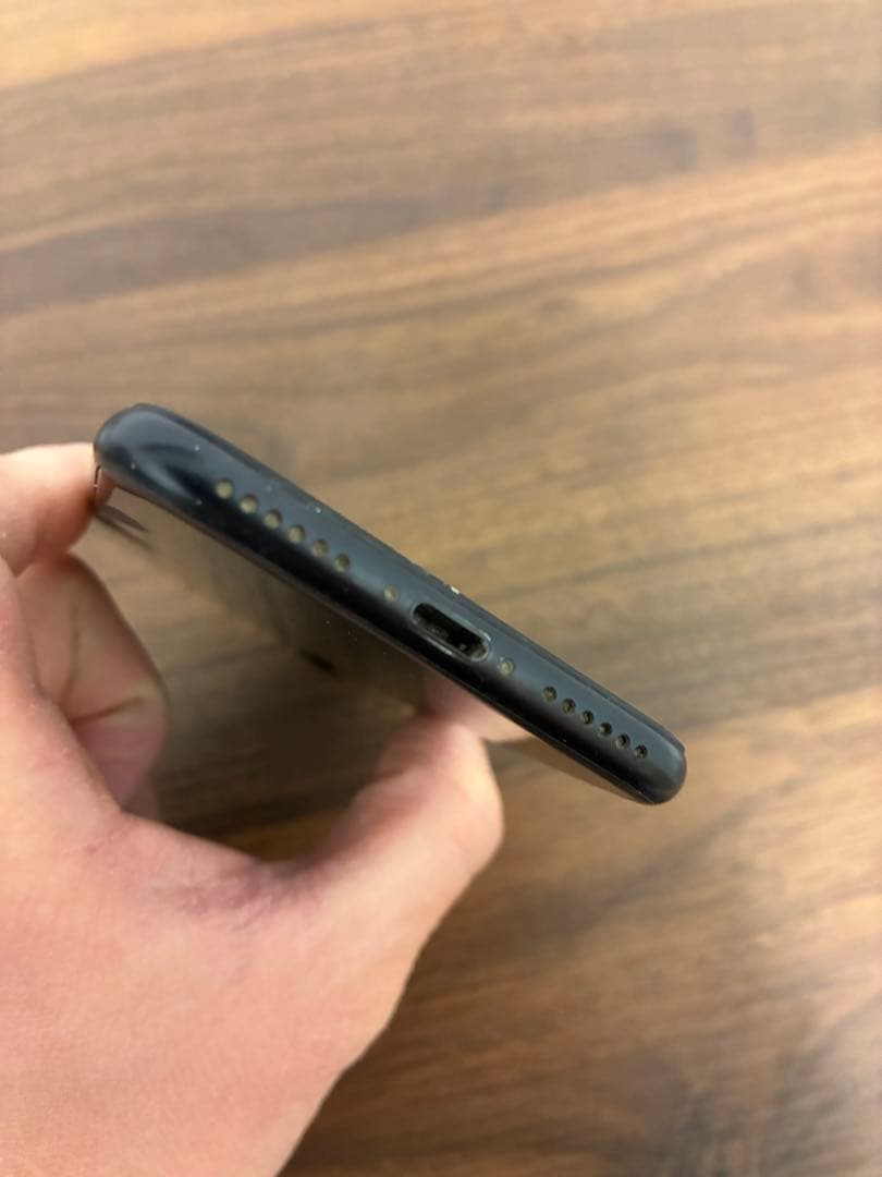 Apple iPhone SE 第二世代　128GB SIMロック解除済み