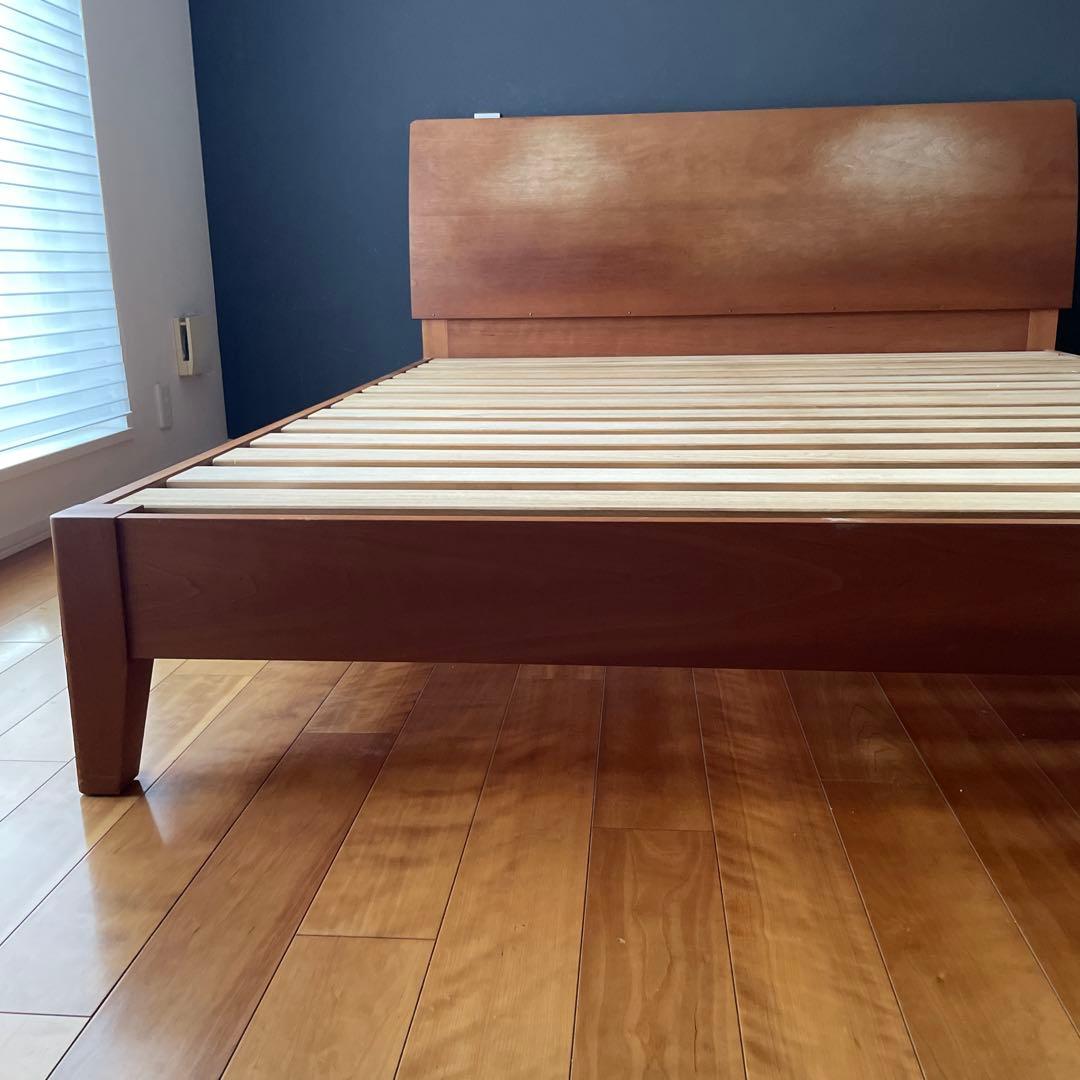 アクタス　木製クイーンサイズベッドフレーム