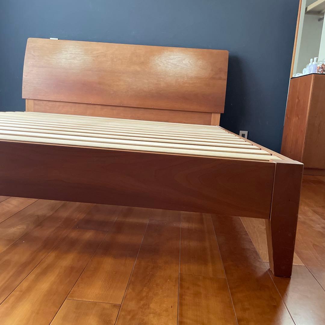 アクタス　木製クイーンサイズベッドフレーム