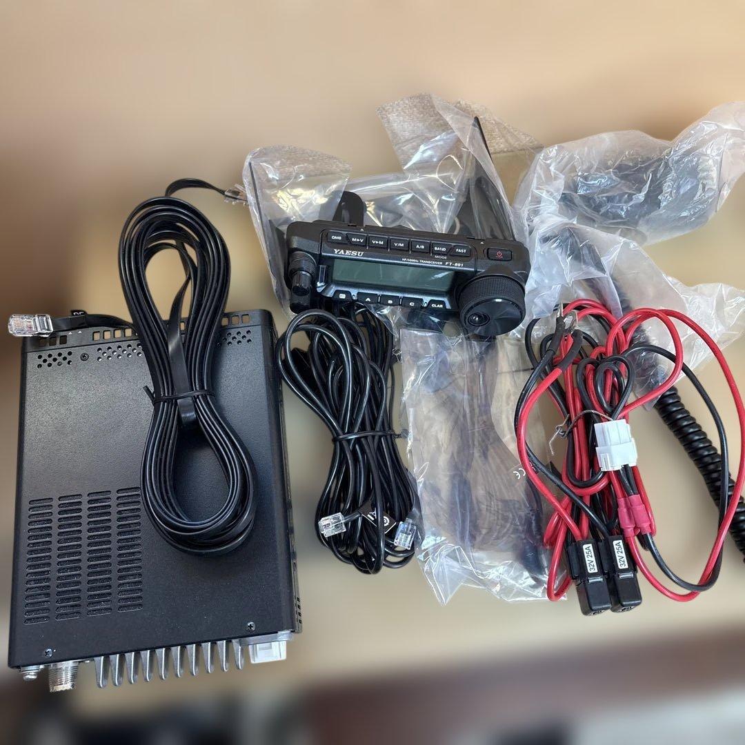 八重洲Ft-891M受信機 ケーブル・マウント付き