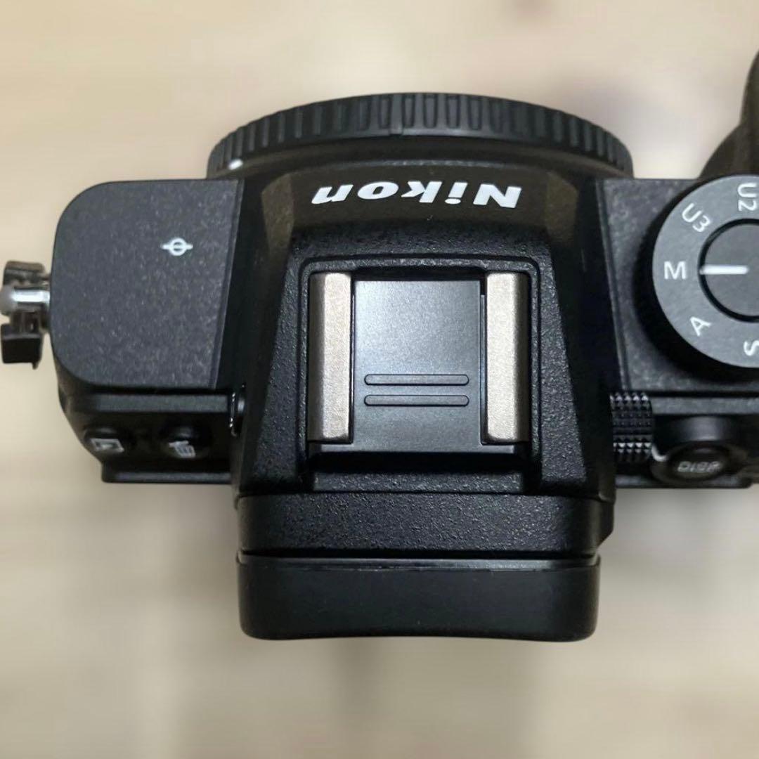 NIKON Z5 ミラーレス一眼　キョウトボーイズのストラップ付