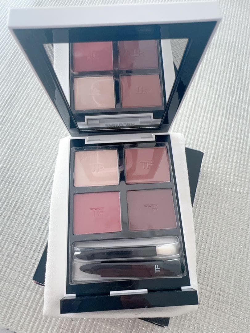 TOM FORD アイカラークワッド限定品01Rローズティーズ