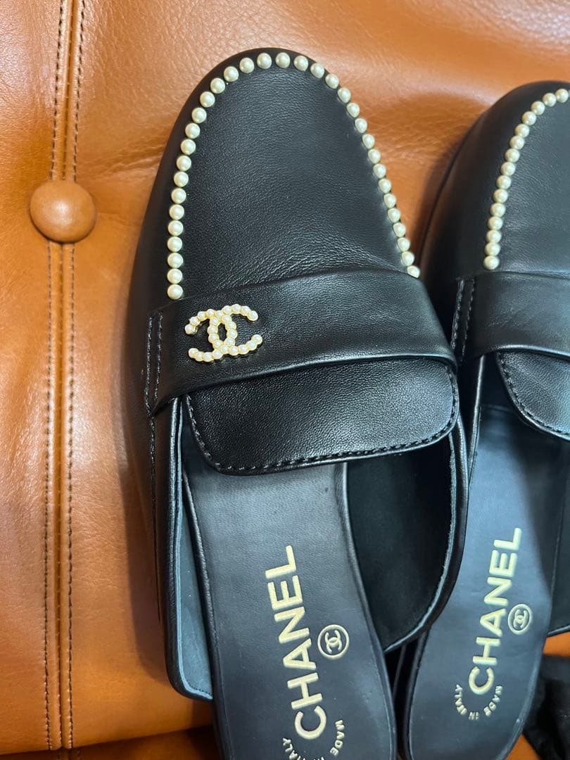 CHANEL♡新品ブラックレザー ミュール パール装飾