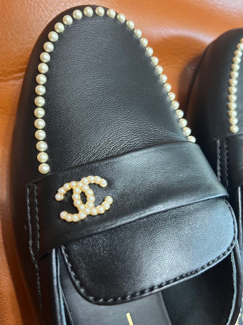 CHANEL♡新品ブラックレザー ミュール パール装飾