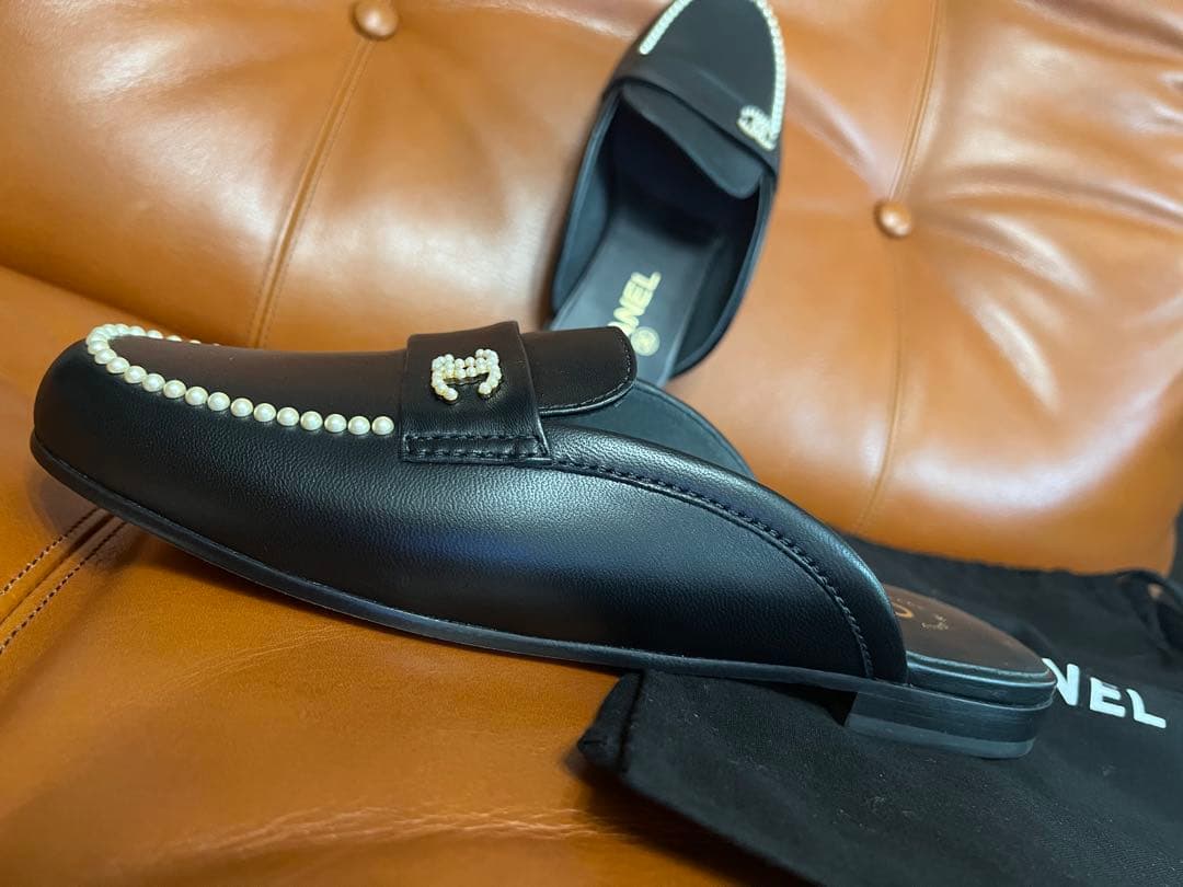 CHANEL♡新品ブラックレザー ミュール パール装飾