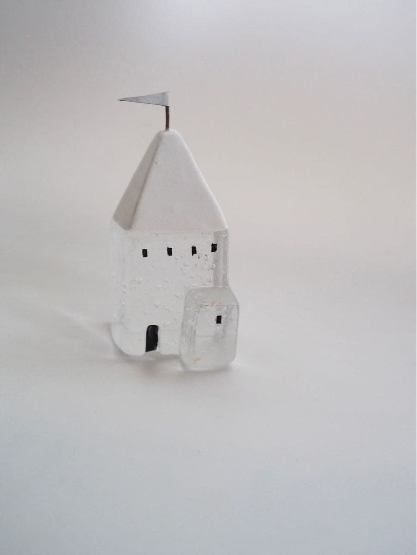 Mellow glass白いガラス製の家型オブジェ