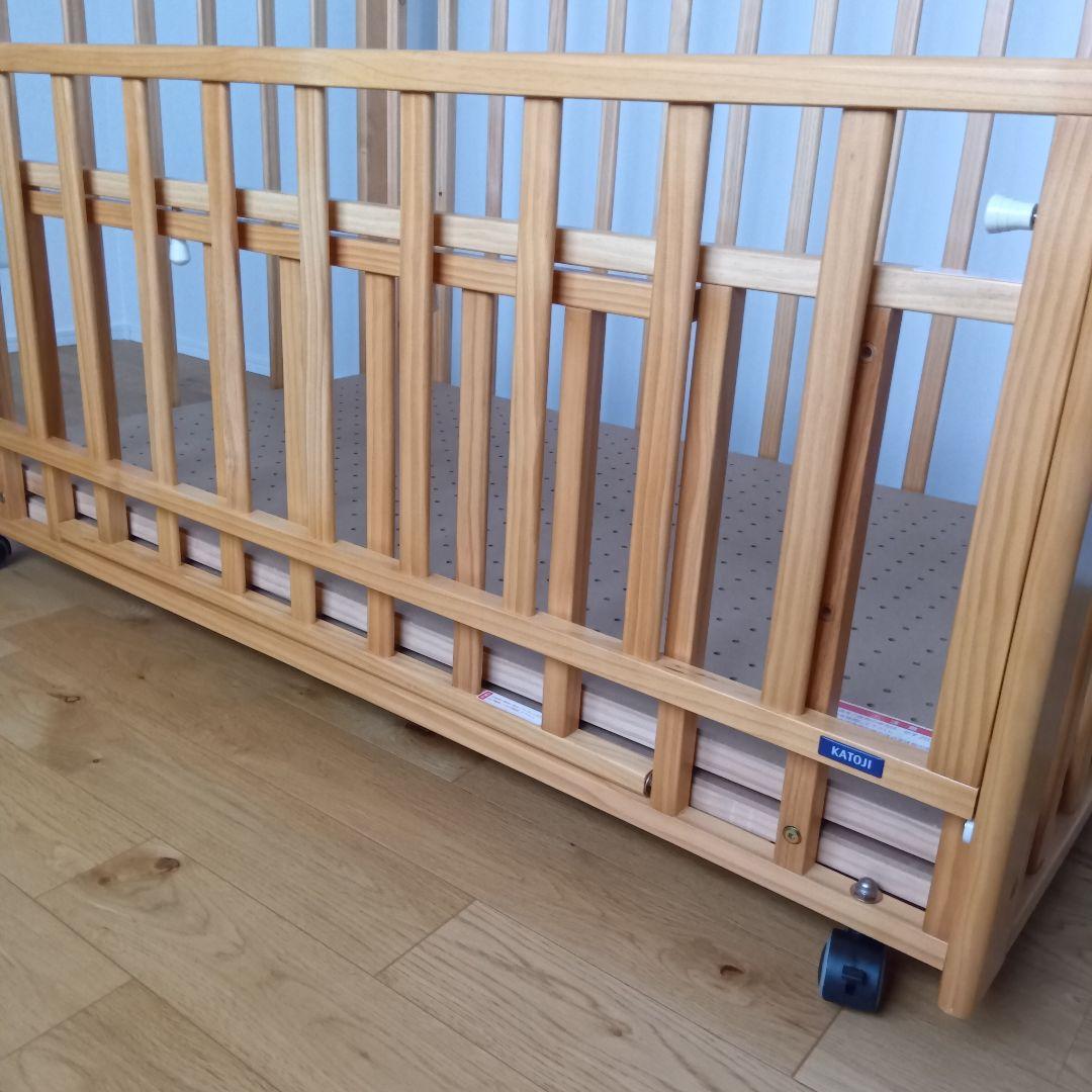 【美品】KATOJI ベビーベッド レギュラーサイズ 木製 キャスター付き