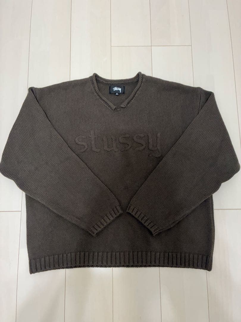 トップス Brown Embroidered V-Neck Logo Pull