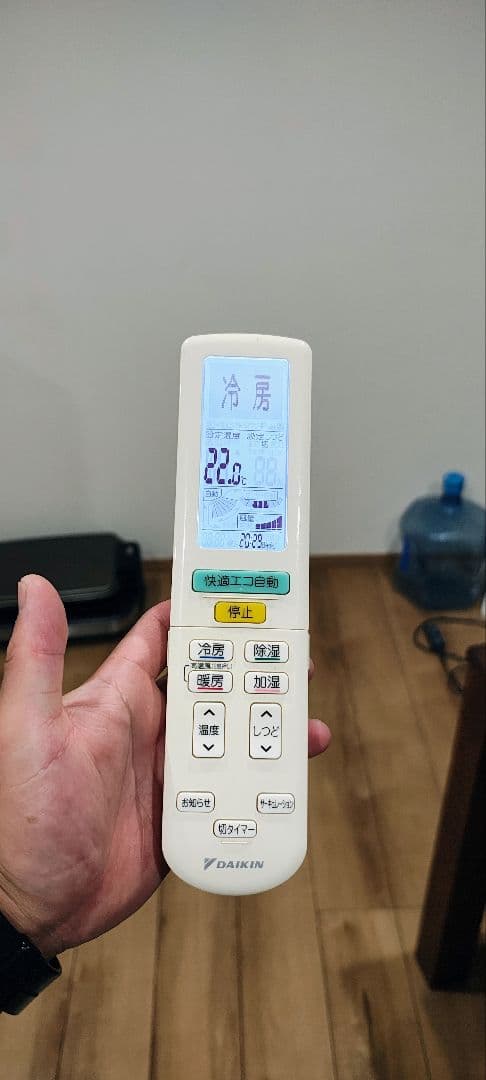 ダイキンエアコンF90UTRXP-W 29畳用