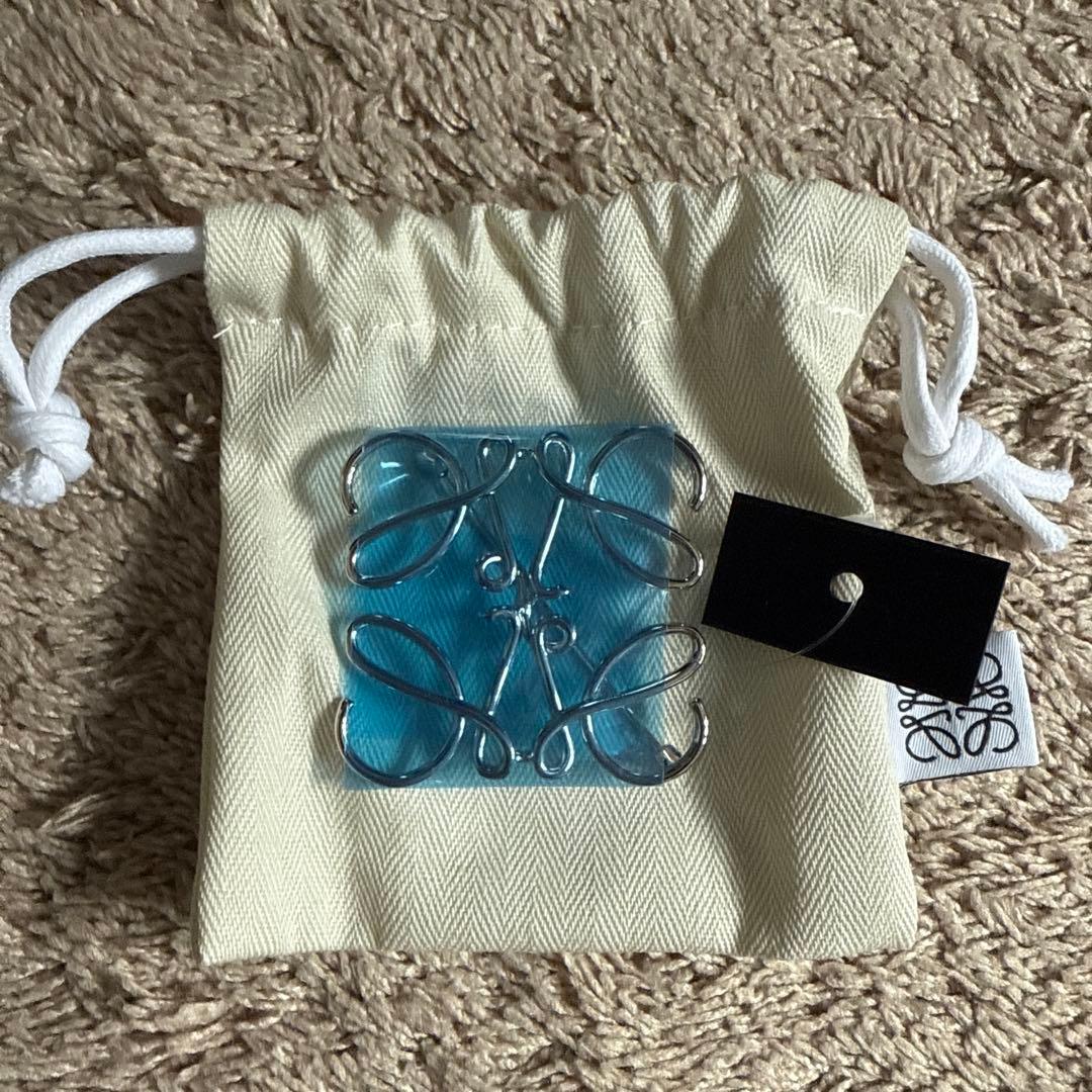 新品未使用 LOEWE ロエベ ブローチ シルバー ギャランティカード付き