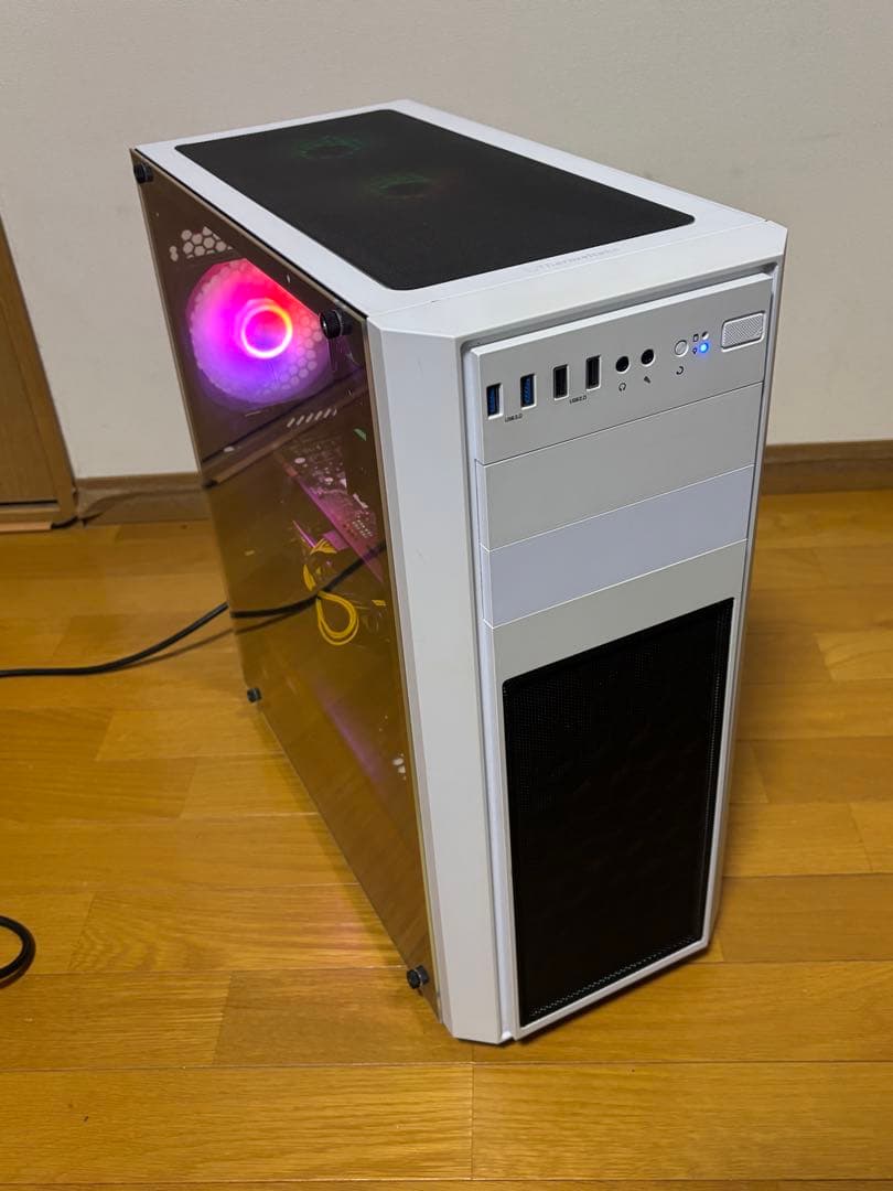 結構光る！自作ゲーミングPC中古です！新品M.2SSDで快適！