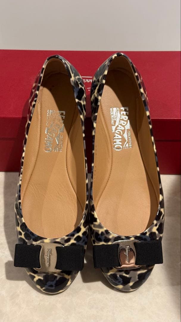 Ferragamo ヒョウ柄 フラットシューズ