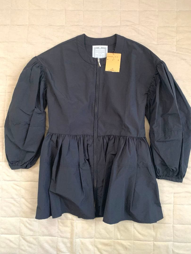 タグ付き　新品未使用　ビアズリー　ペプラムジップシャツブルゾン　ブラック