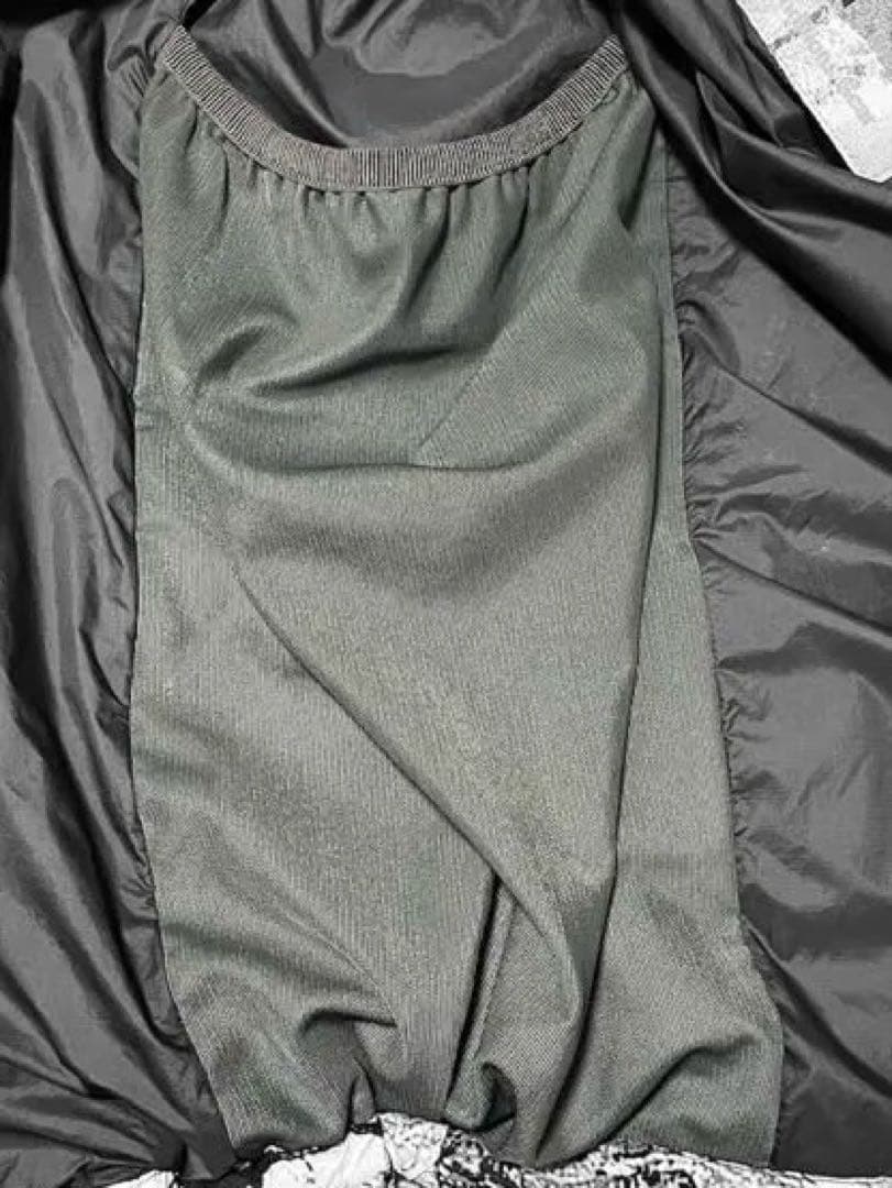 ナイキACG ダウンジャケット　迷彩柄 プリマロフト 美品　ドローコード付き