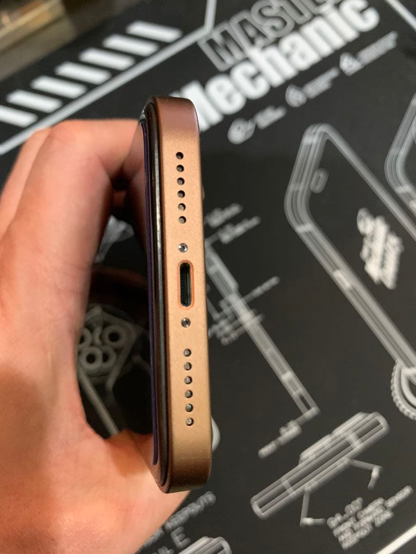 iPhone XR カスタム品(18Pro?風) ブラウン 128GB