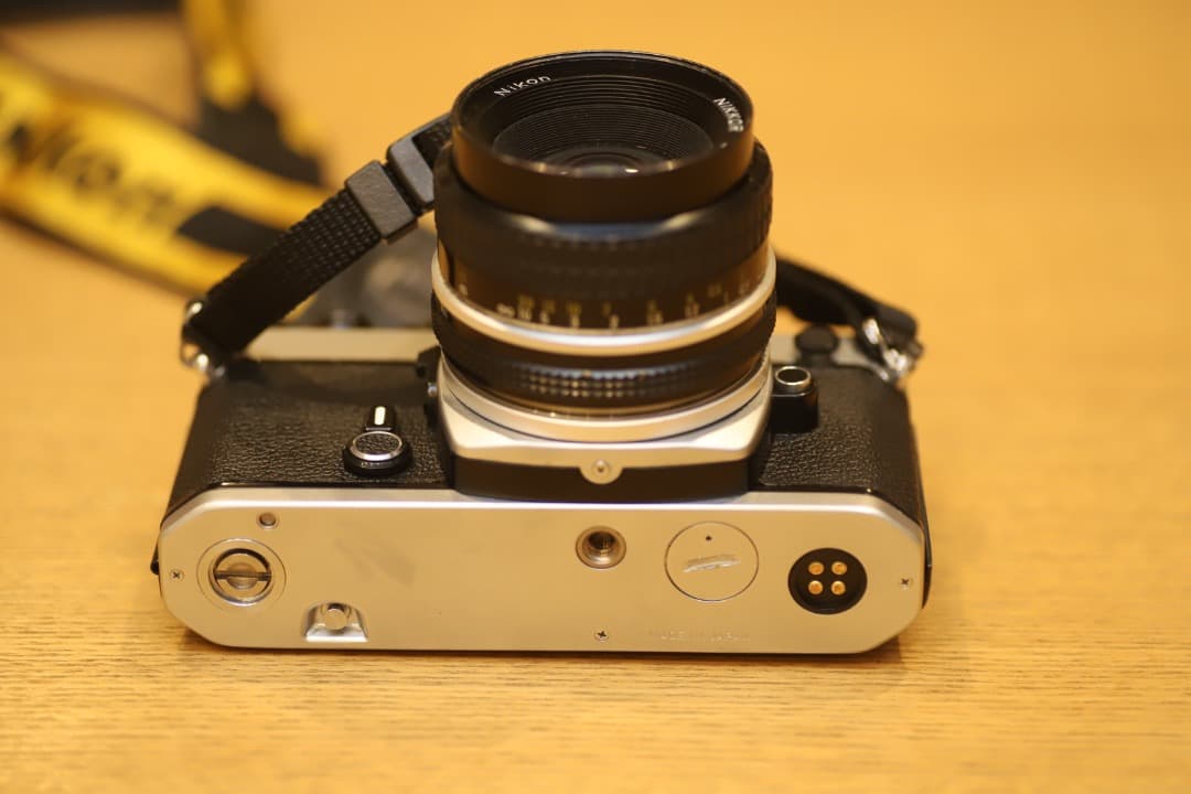 Nikon FE + NIKKOR 50mm f/1.8 レンズ付き　ニコン