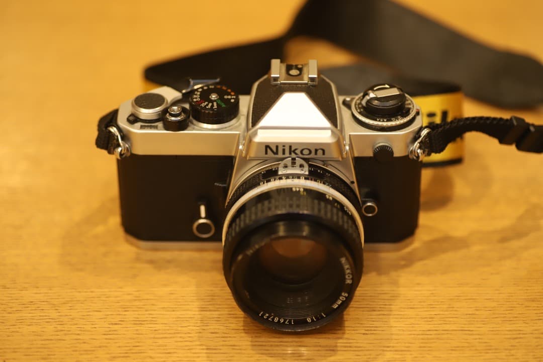 Nikon FE + NIKKOR 50mm f/1.8 レンズ付き　ニコン