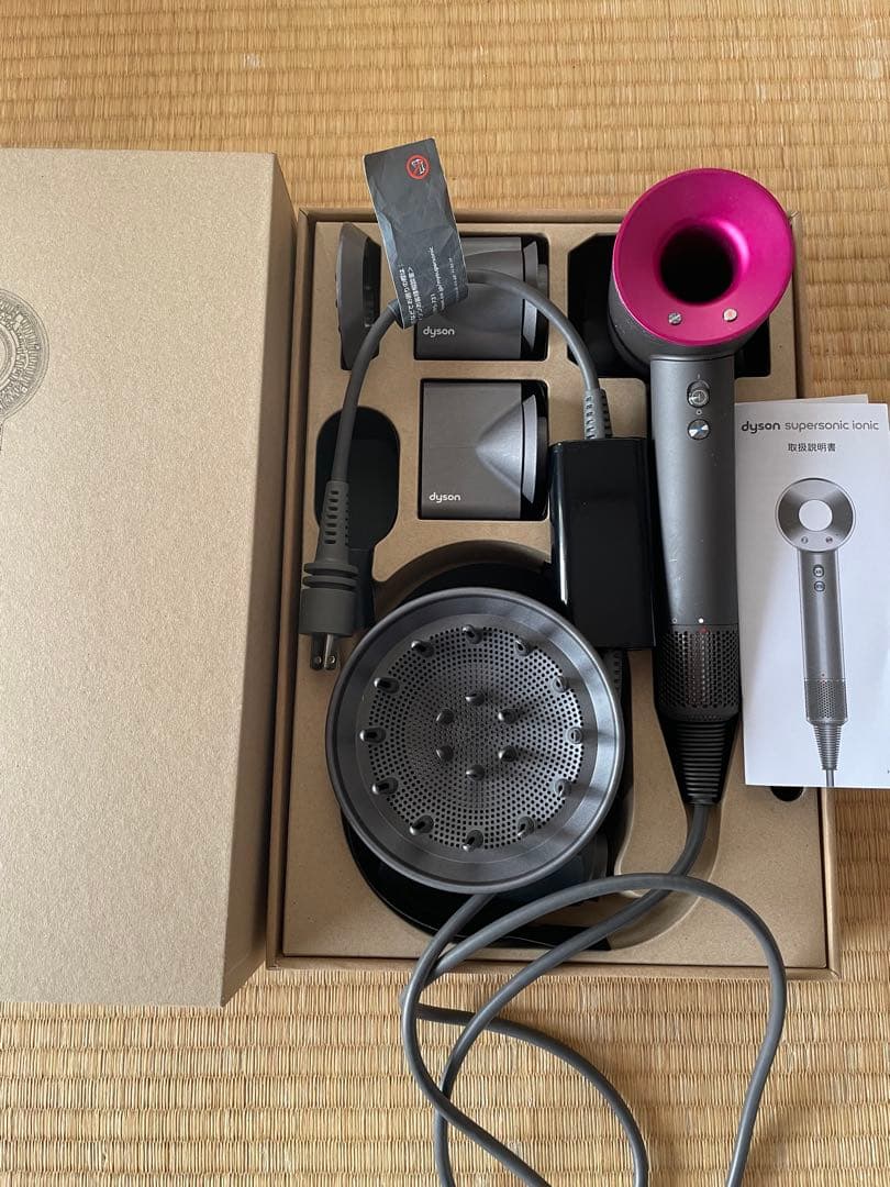 ダイソン　ドライヤー　Dyson Supersonic ヘアドライヤー