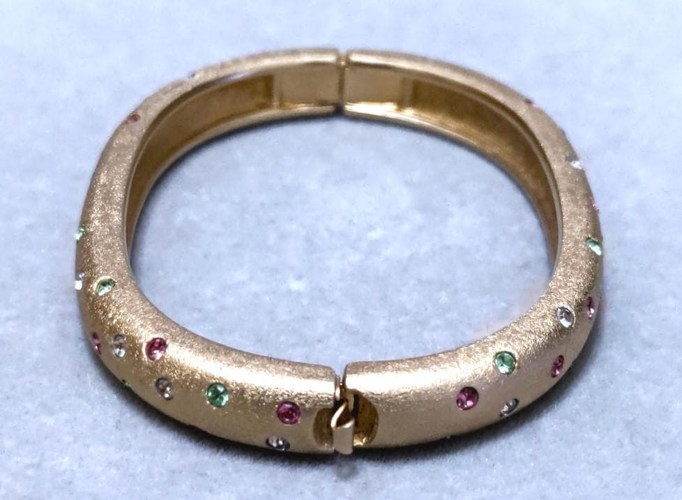 スワロフスキー　テクスチャード　マルチカラークリスタルバングル箱付き　41131