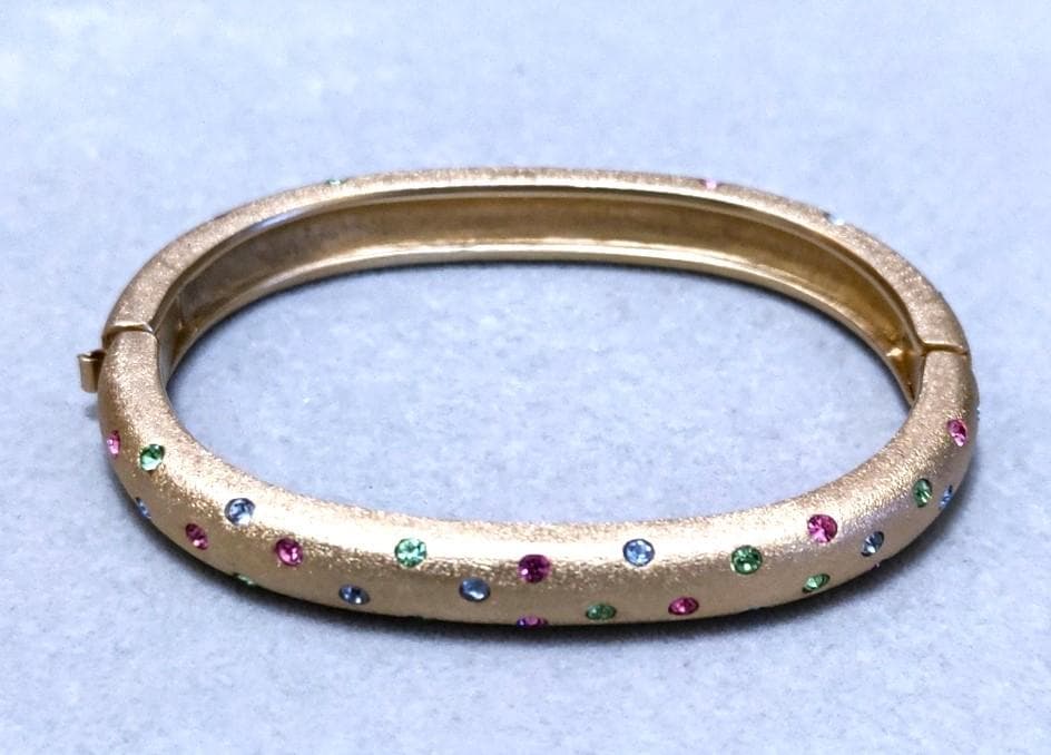 スワロフスキー　テクスチャード　マルチカラークリスタルバングル箱付き　41131