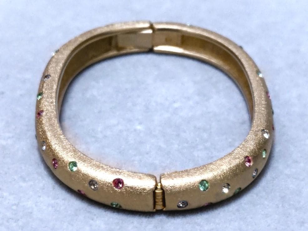 スワロフスキー　テクスチャード　マルチカラークリスタルバングル箱付き　41131