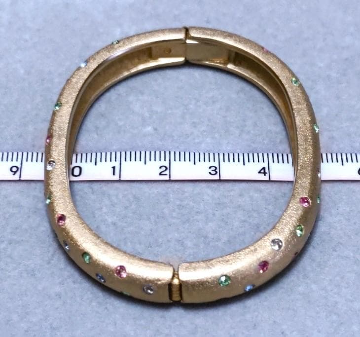 スワロフスキー　テクスチャード　マルチカラークリスタルバングル箱付き　41131