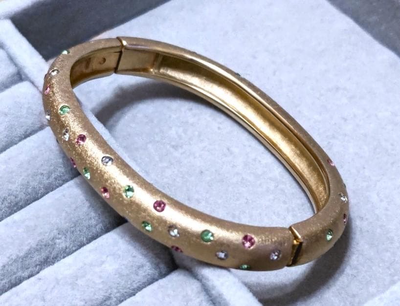 スワロフスキー　テクスチャード　マルチカラークリスタルバングル箱付き　41131