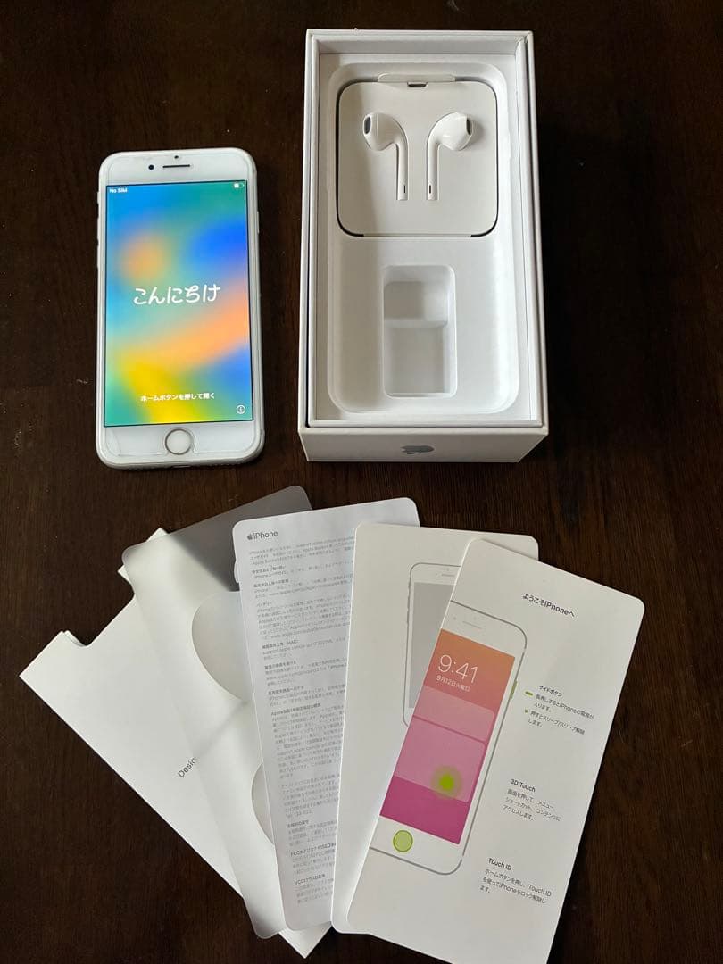 S*）様 Apple iPhone 8 ホワイト 本体 イヤフォン付き