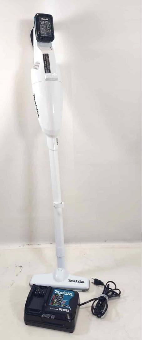 マキタ 充電式クリーナー CL108FD ①