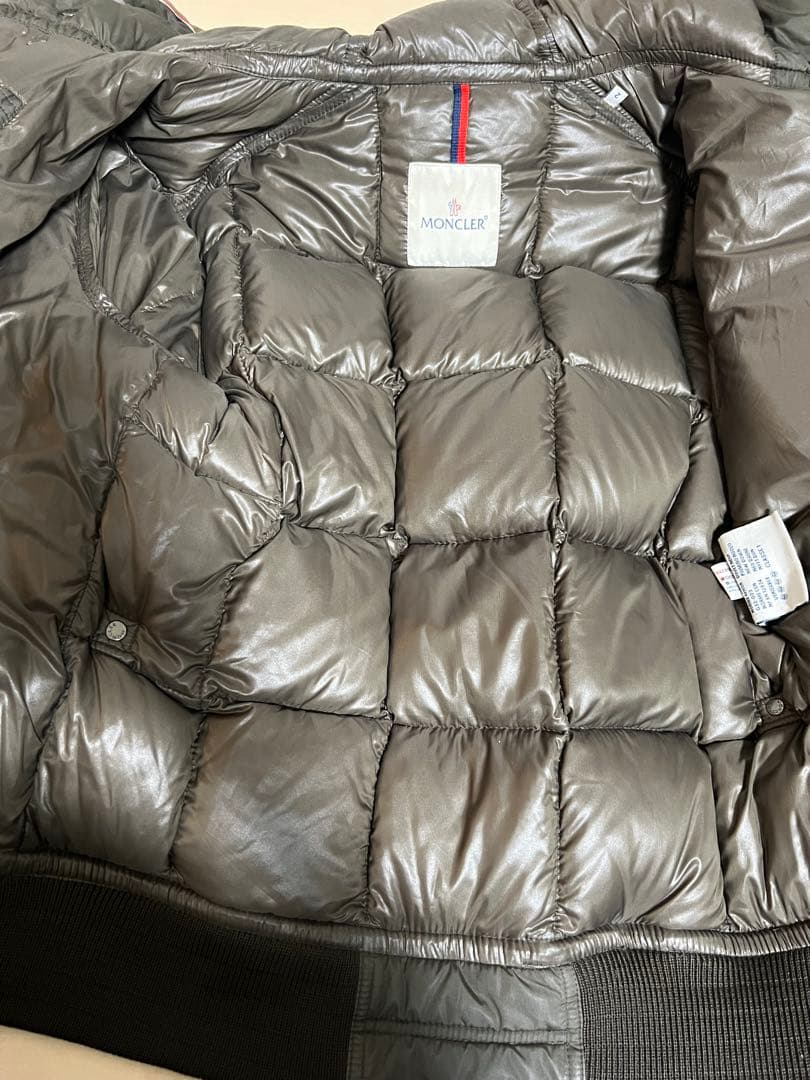 ⚫︎専用になります⚫︎モンクレール オリーブグリーン ダウンジャケット