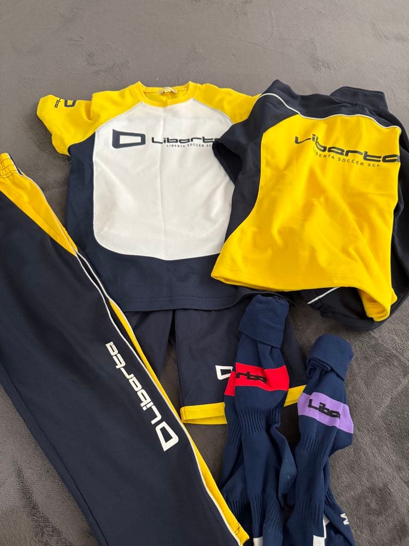リベルタ　サッカー　ユニフォームセット　一年着用　145cm