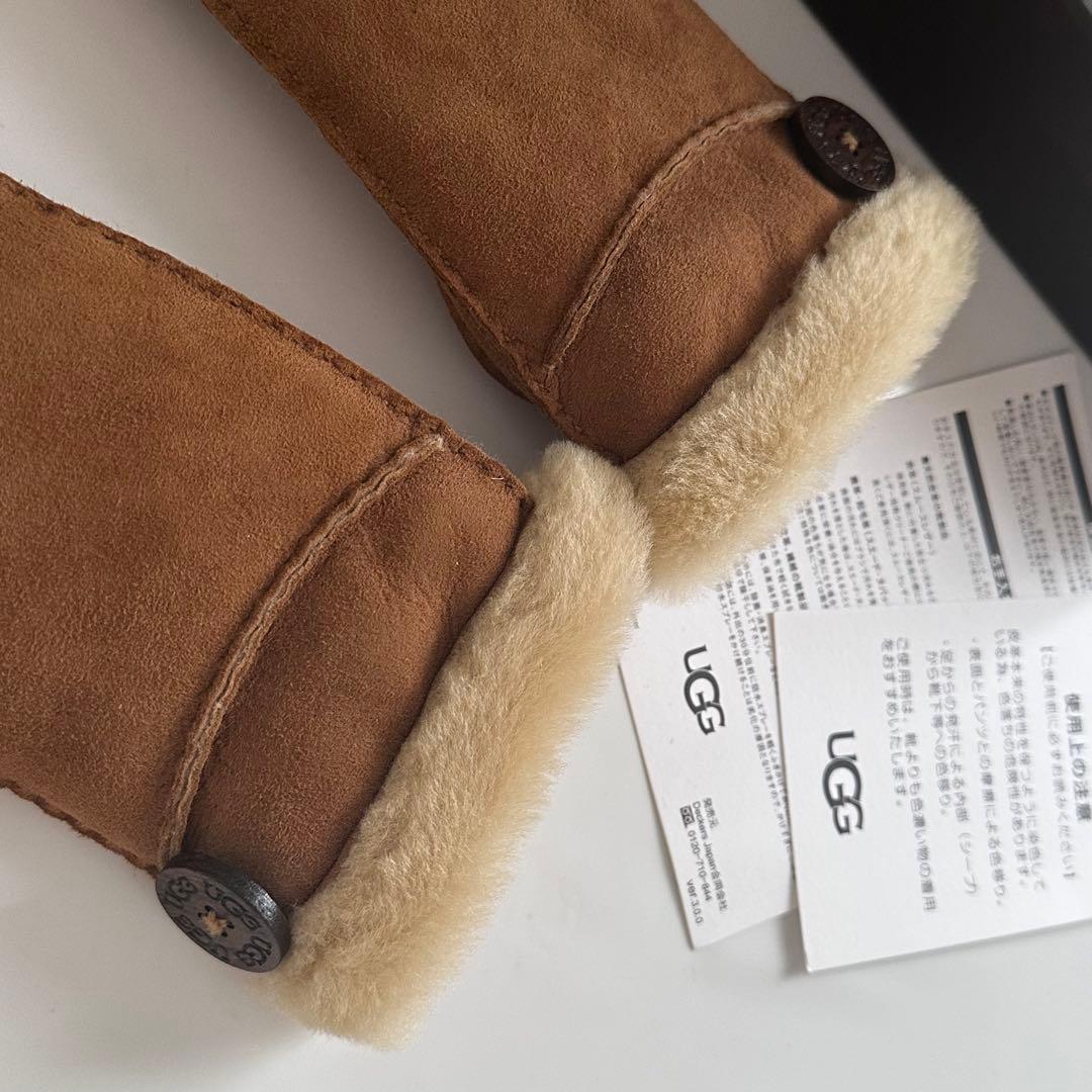 【未使用】UGG Mサイズ 羊革 手袋 グローブ ロゴ