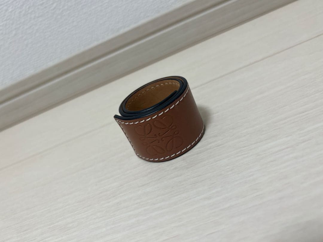 ロエベ　レザーブレスレット　バングル