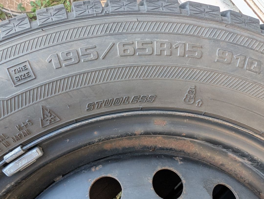 バリ溝 195/65R15 グッドイヤー スタッドレスタイヤ 引取限定です。